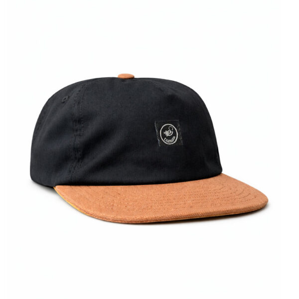 Gorra Crest Soft Strapback Inked Negro Beige